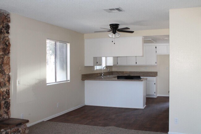 Building Photo - 437 E Ave Q7