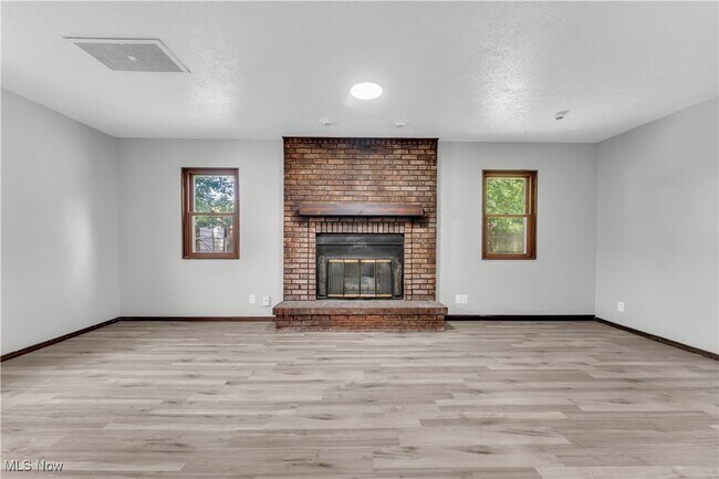 Building Photo - 6415 Aylesworth Dr