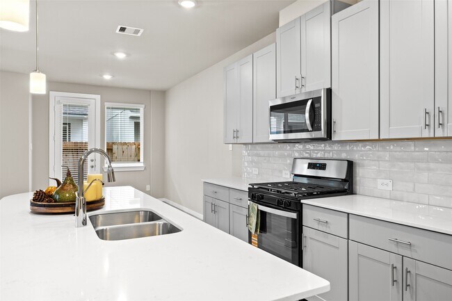 Foto del edificio - 4115 Glowing Hearth Dr