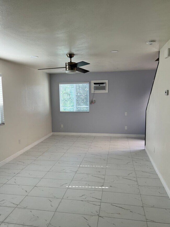 Foto del edificio - $2,850 - 2 Bed 1 Bath House in San Diego
