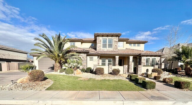 Foto del edificio - Gorgeous Resort Style Yard with pool & hot tub. 5-Bedroom 3.5 Bath Home!!