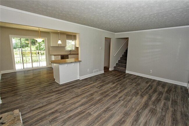 Building Photo - 1845 Lake Lucerne Dr SW