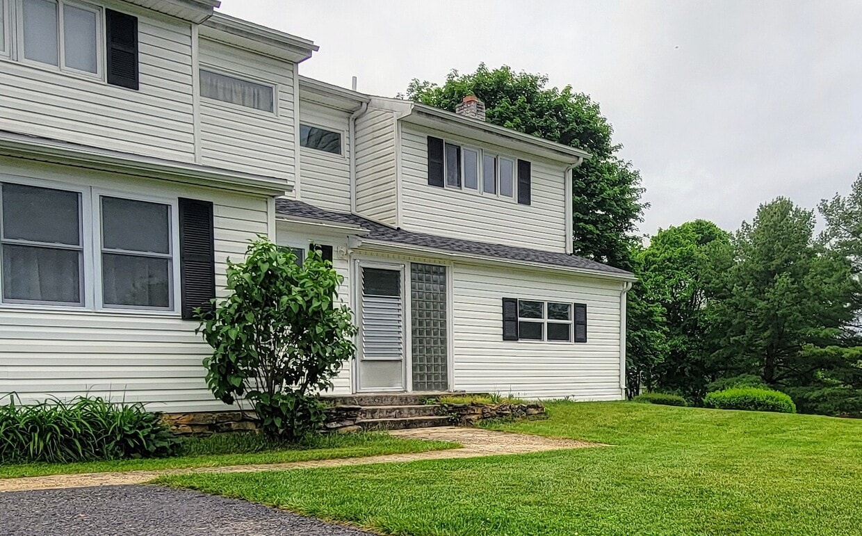 Side A of duplex - 11850 Village Heights Dr