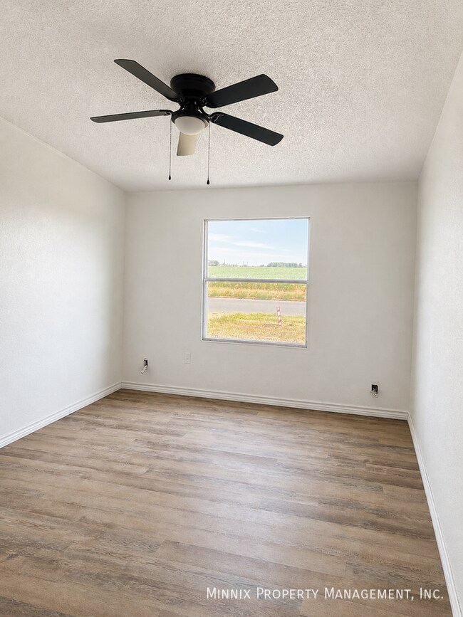 Foto del edificio - 3011 E. Broadway-