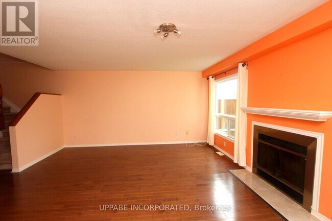 Building Photo - 6075 Pineglade Crescent