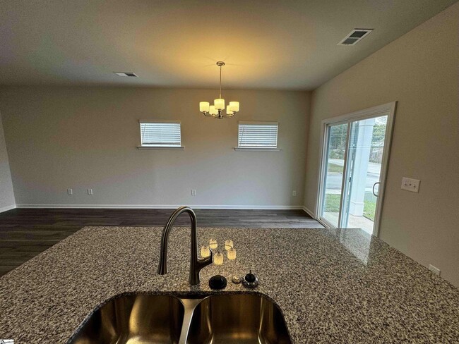 Foto del edificio - 512 Blue Duck Ln