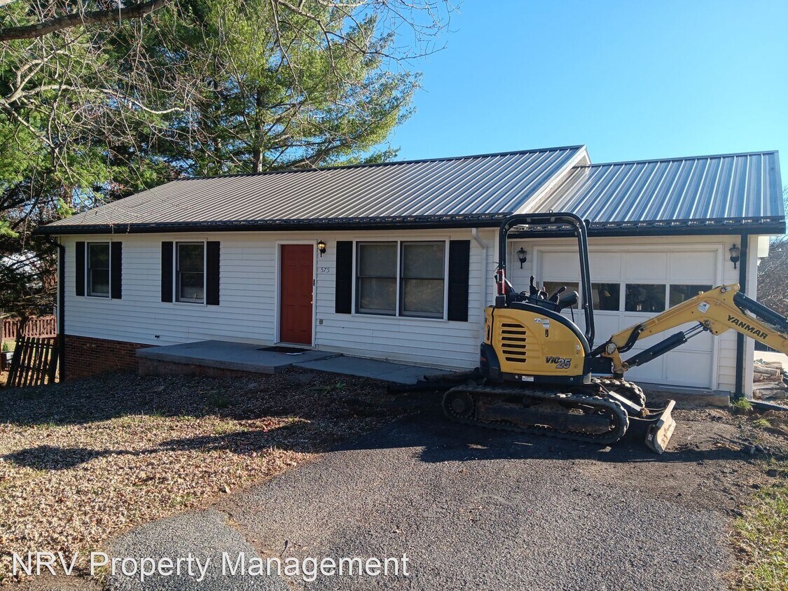 3 br, 2 bath House 575 Liberty Via House Rental in Christiansburg