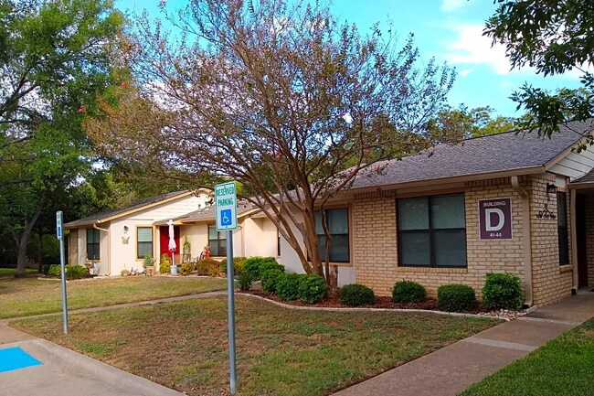Foto del edificio - 1001 Pecan Valley Dr