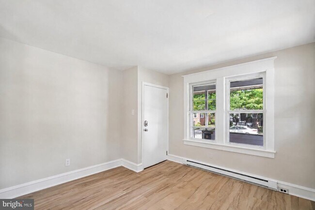 Foto del edificio - 102 E Park Ave