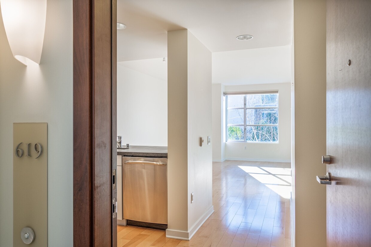 Welcome to your quiet, serene and sunny Potrero Hill oasis - 451 Kansas St