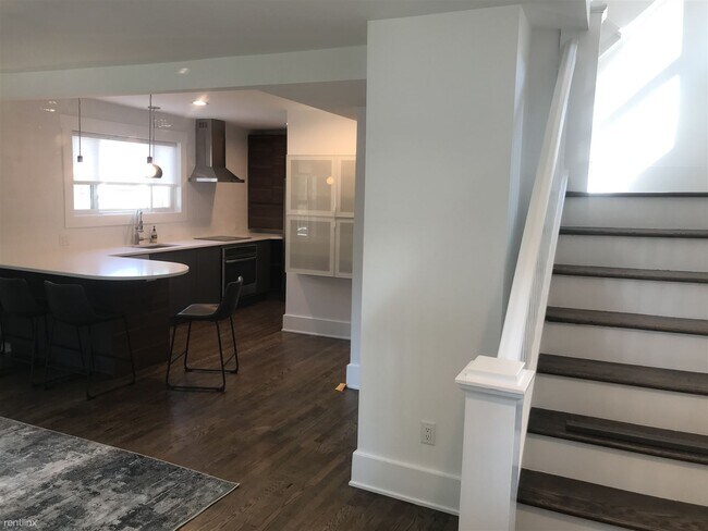 Building Photo - 4 br, 2 bath House - 921 Woodlawn Ave