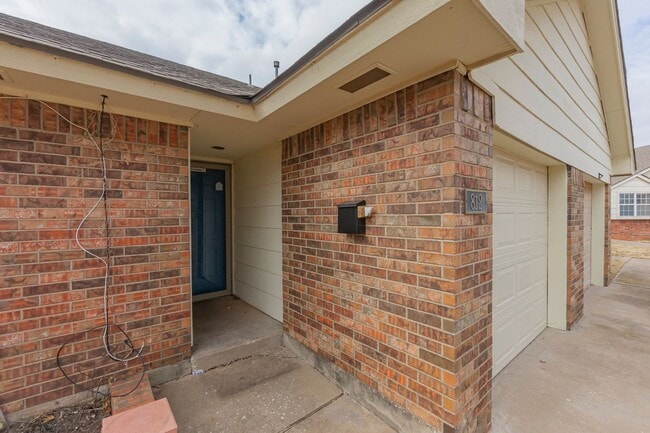 Building Photo - 810 Delmar Cir