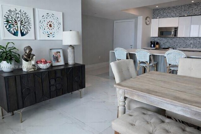 Building Photo - 951 Brickell Ave