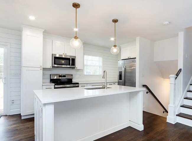 Foto del edificio - 6725 Castlegate Dr