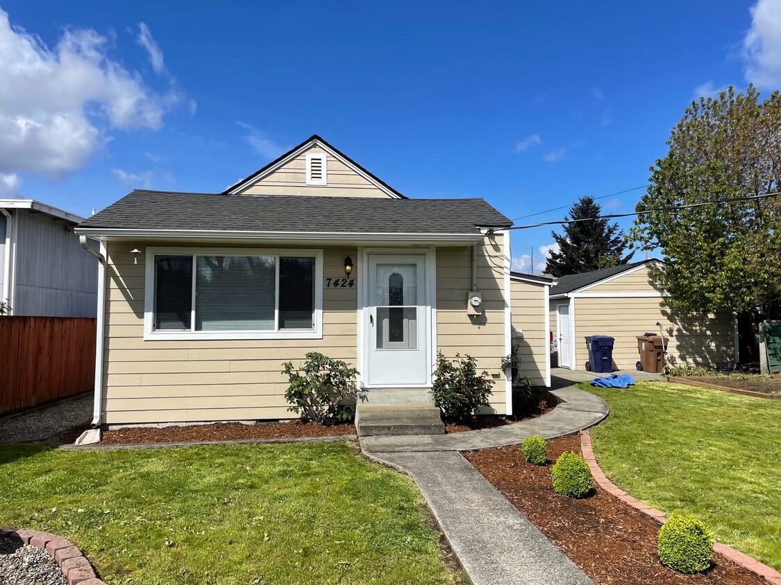 Primary Photo - Adorable, Fresh South Tacoma Cottage w Det...