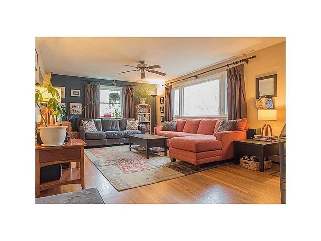 Foto del edificio - 9 Longmeadow Ave