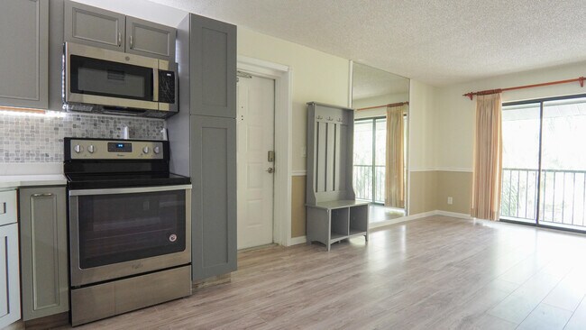 Building Photo - 1112 Green Pine Blvd