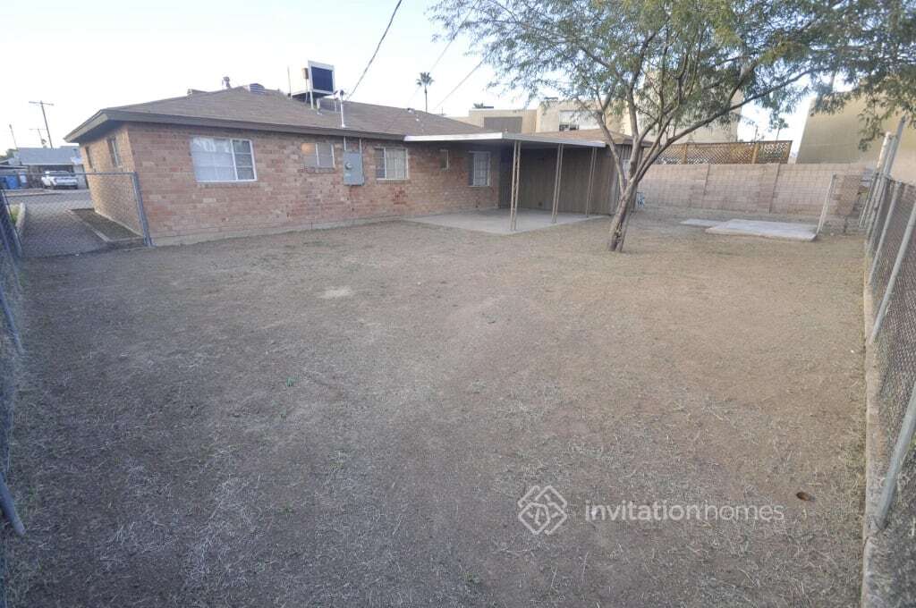 Building Photo - 1831 N 35th Pl