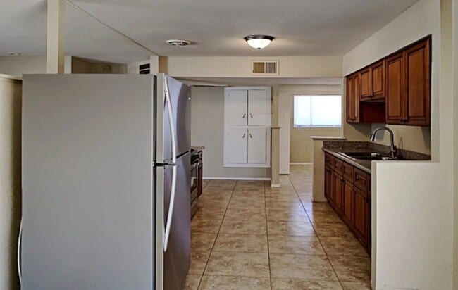 Foto del edificio - 5616 West Campbell Ave