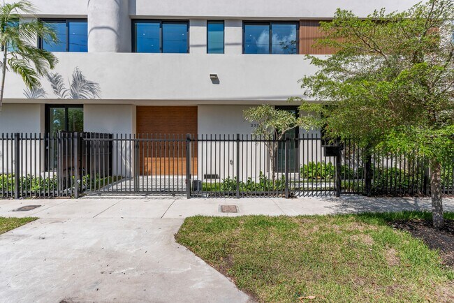 Building Photo - 2330 SW 36th Ave