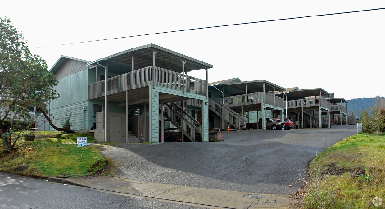 Foto principal - 2951-2965 W Lorraine Ave