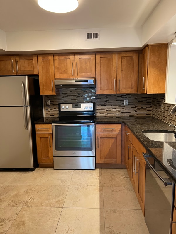 Building Photo - 367 Woodlake Dr