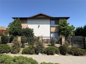 Building Photo - 860 S Greenwood Ave