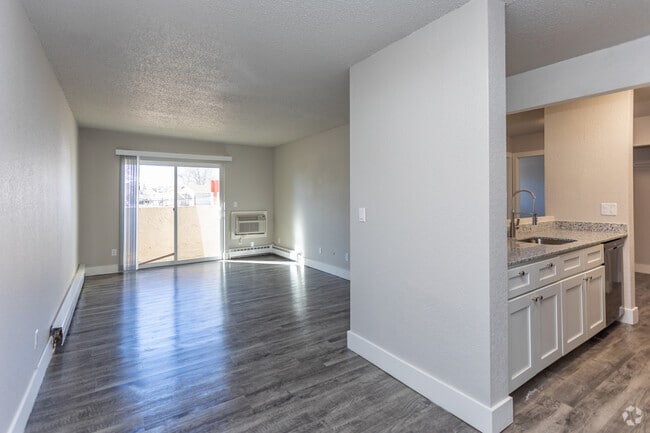 2BR, 1BA - 841SF - Sedona Ridge Apartments
