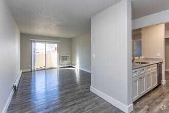 2BR, 1BA - 841SF - Sedona Ridge Apartments