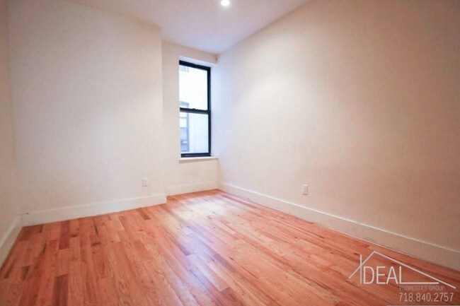 Building Photo - 864 Knickerbocker Ave