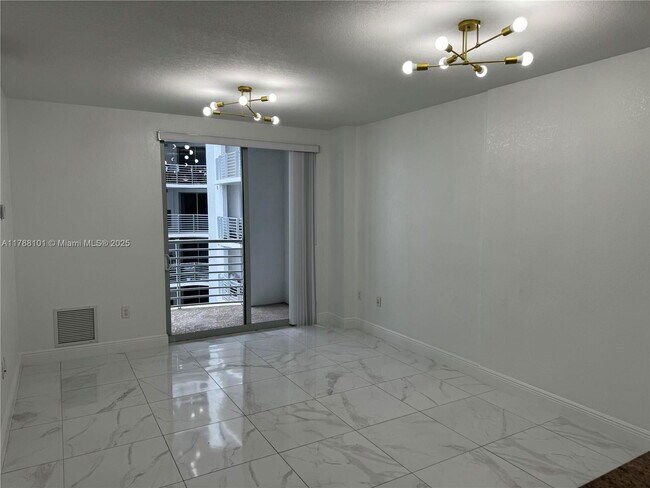 Foto del edificio - 1830 Radius Dr