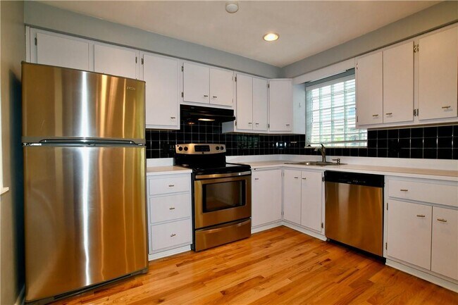 Foto del edificio - 7025 Penn Ave