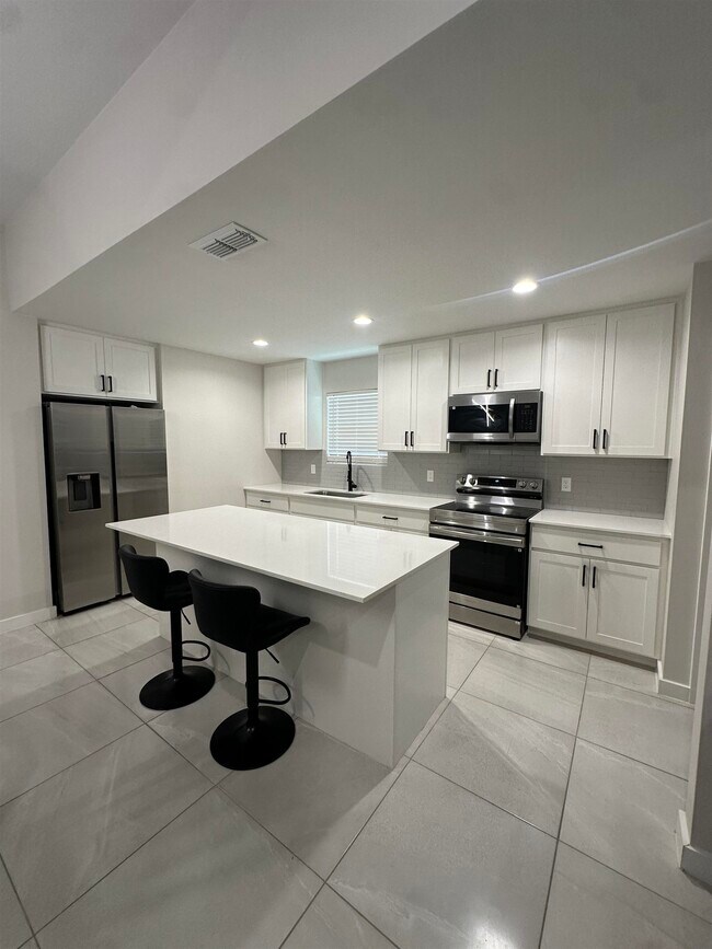 Foto del edificio - 4018 Ave Fenix Dr