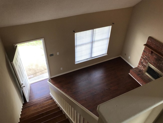 Building Photo - 1902 Greenleaves Ct