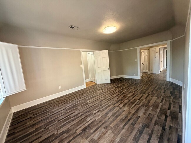 Foto del edificio - 3424 W Highland Blvd