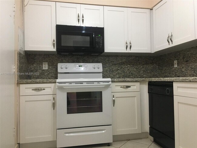 Foto del edificio - 9225 Collins Ave