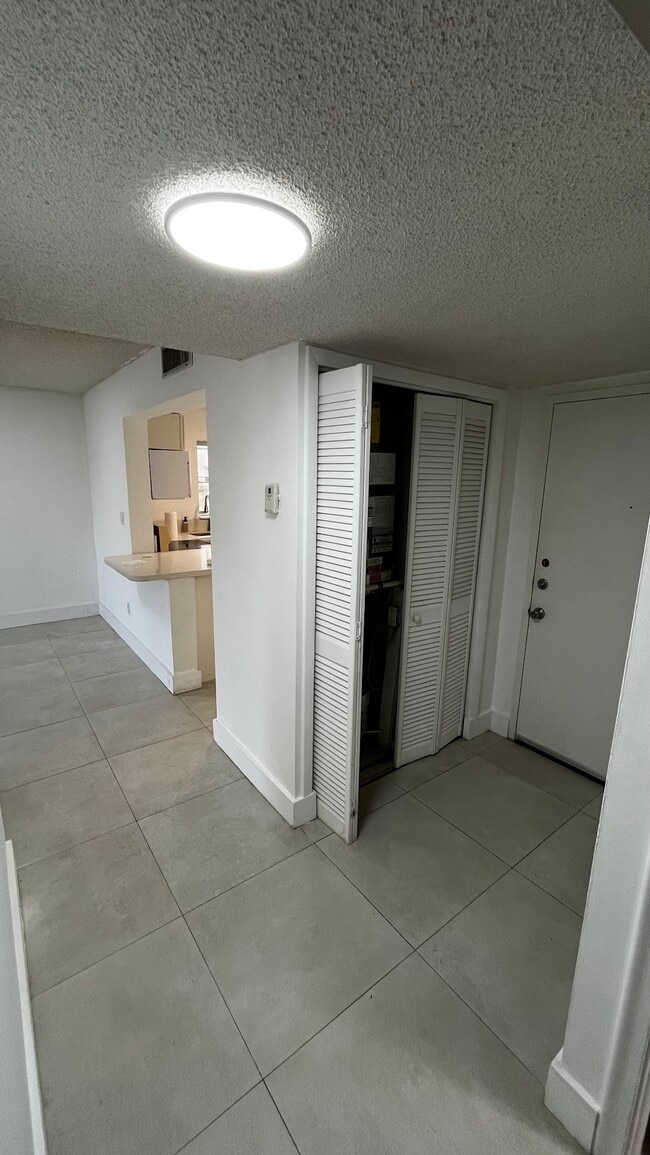 Foto del edificio - 7745 SW 86th St