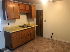 Building Photo - 252 S Maple St