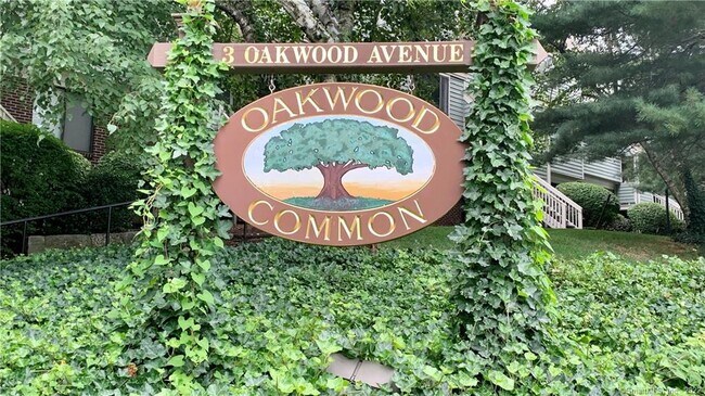 Building Photo - 3 Oakwood Dr