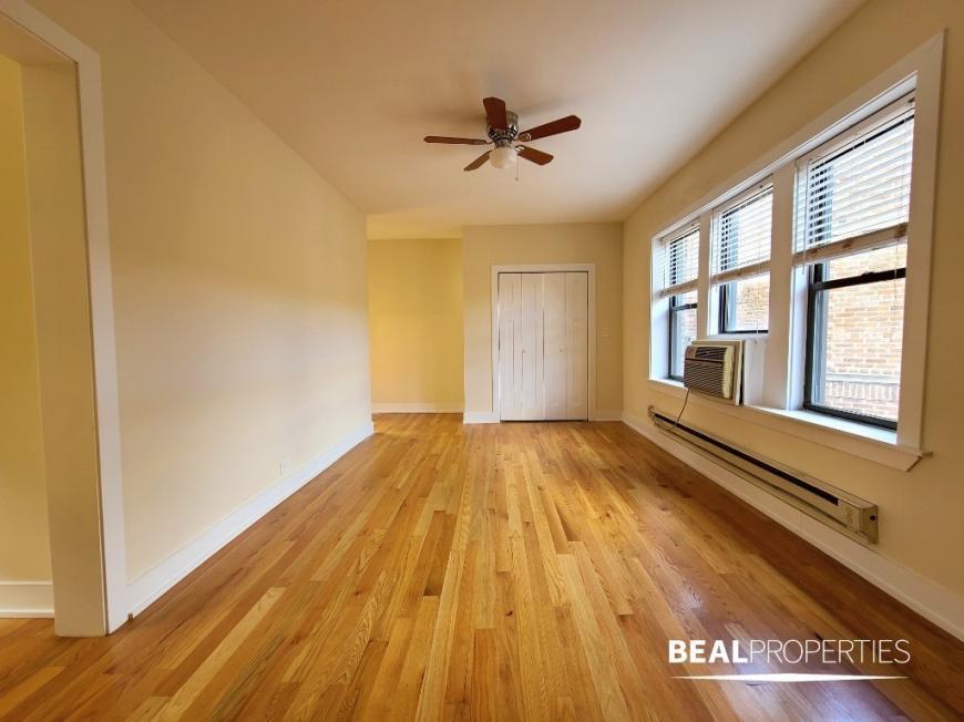 Primary Photo - 1 bedroom in CHICAGO IL 60613
