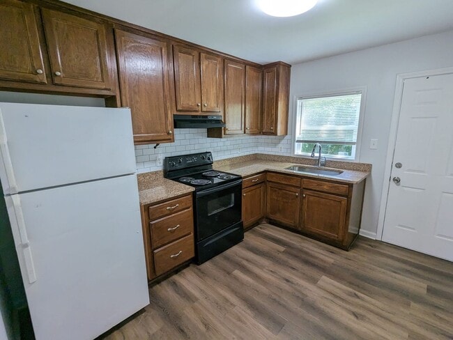 Building Photo - Lovely 2 Bedroom / 1 Bath Home for Rent