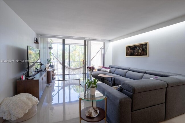 Foto del edificio - 16300 Golf Club Rd