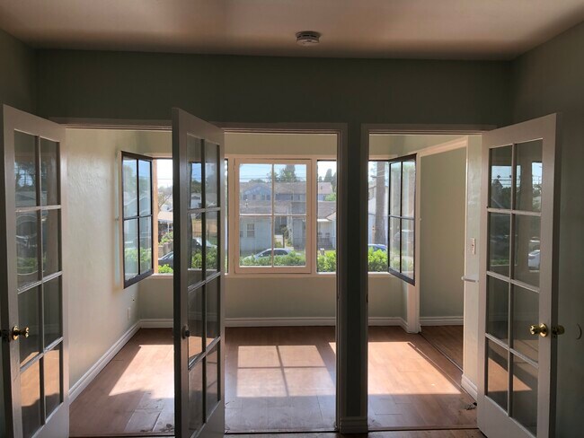 Building Photo - 1261 N D St