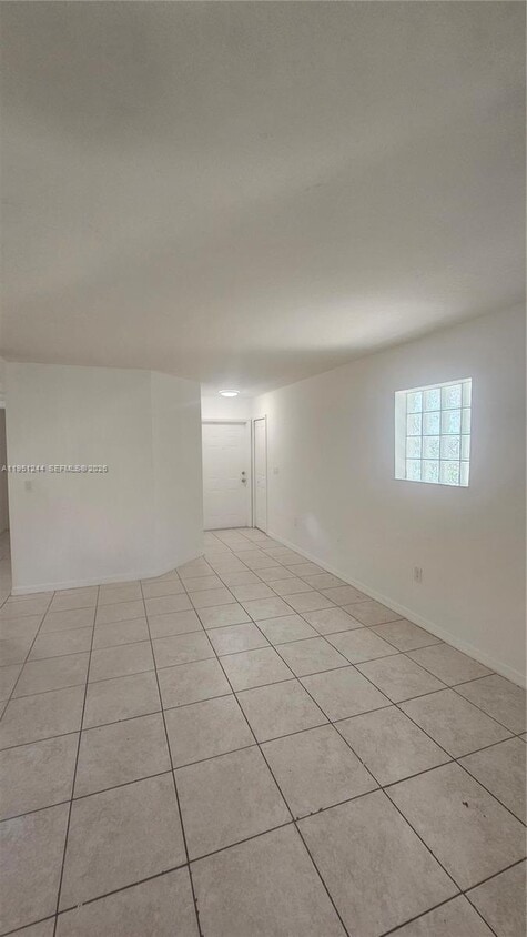 Building Photo - 1301 SE 28th Ln