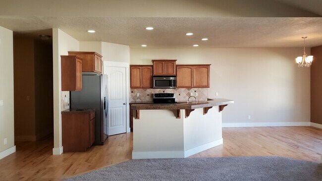 Foto del edificio - 638 W Cedar Pointe Way