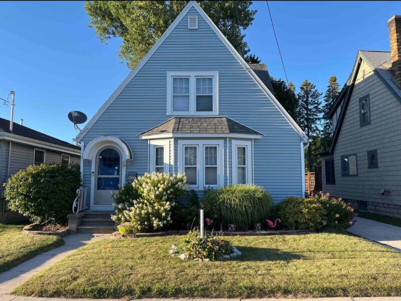 2112 12th St Unit Downstairs, Two Rivers, WI 54241 Room for Rent in