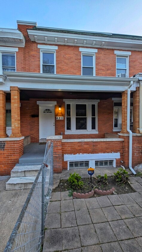 Primary Photo - 4211 Sheldon Ave