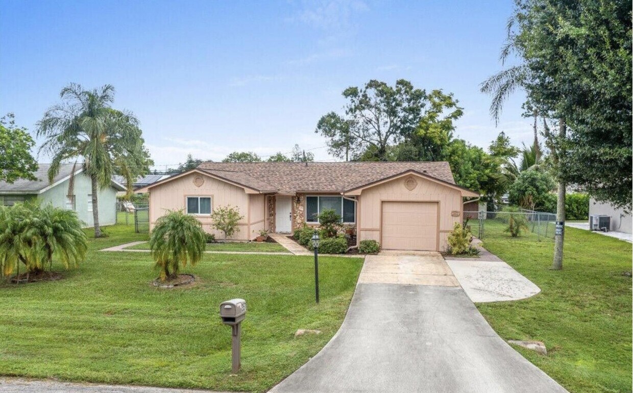 Foto principal - 357 NW Hogan St