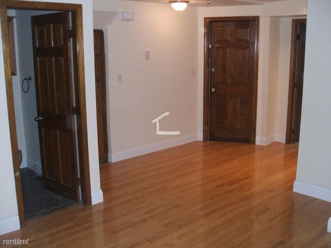 Building Photo - 2 br, 1 bath  - 5 Abbey Rd # 10-1