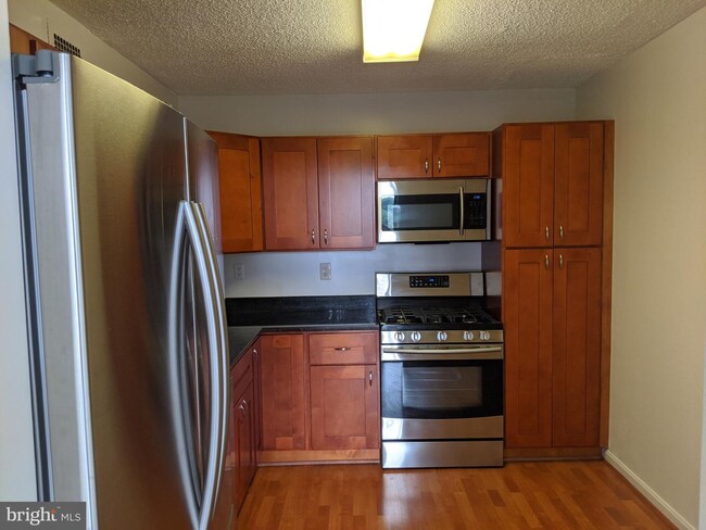 Foto del edificio - 5225 Pooks Hill Rd